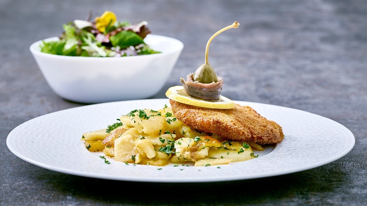 Schnitzel &amp;quot;Wiener Art&amp;quot; mit Bratkartoffeln und Salat