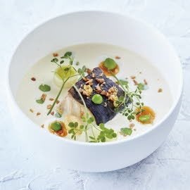 Geräucherter Kabeljau an Kartoffel-Zwiebel-Suppe Geräucherter Kabeljau an Kartoffel-Zwiebel-Suppe