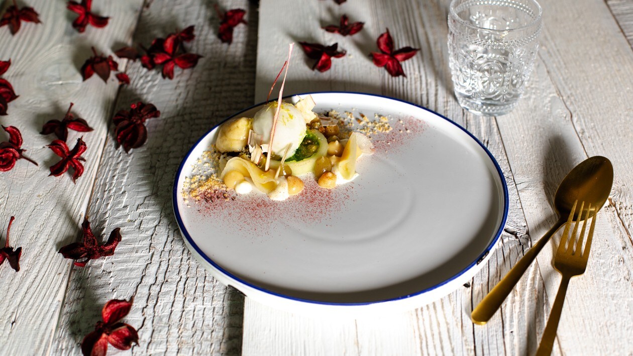 Zitronensorbet auf pochiertem Granny Smith – Zitronensorbet auf pochiertem Granny Smith –