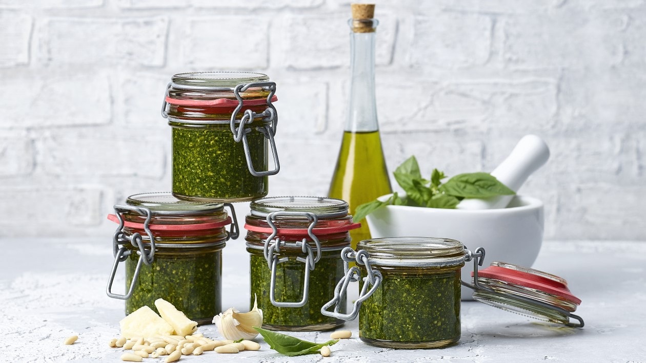 Hausgemachtes Basilikum Pesto Hausgemachtes Basilikum Pesto