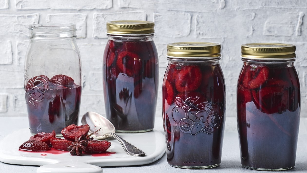 Rotwein Pflaumen mit Zimt und Sternanis verfeinert