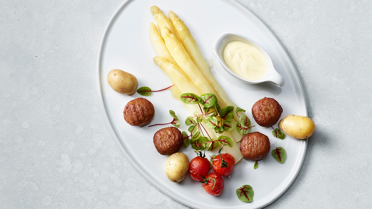 Spargel mit  Minced Balls und Frühkartoffeln –  