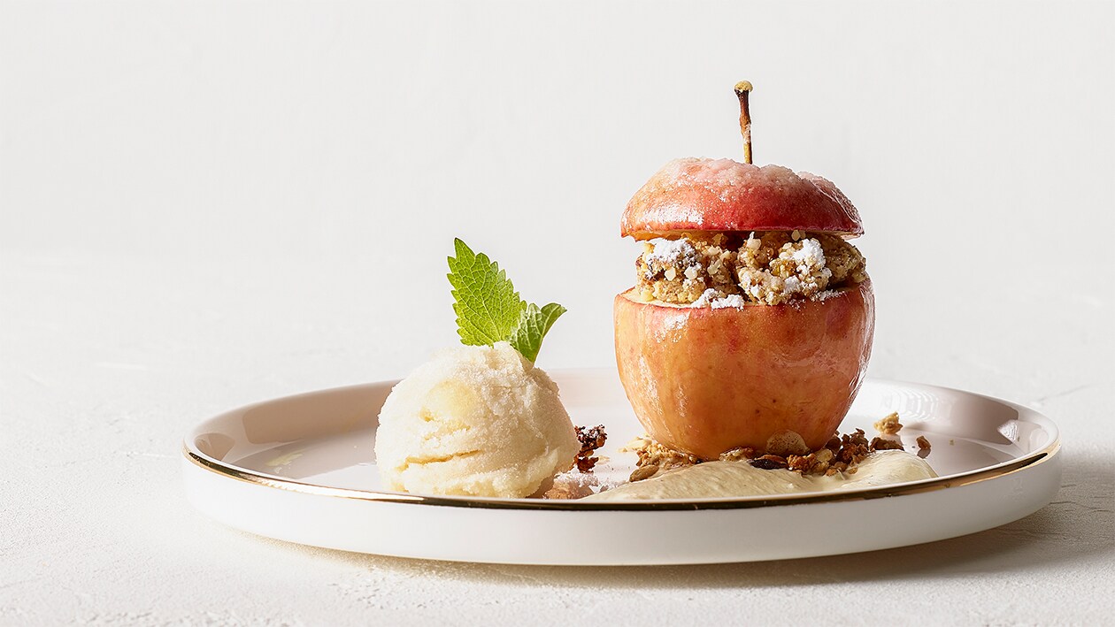 Bratapfel mit Vanillesauce und Apfelsorbet – Bratapfel mit Vanillesauce und Apfelsorbet –