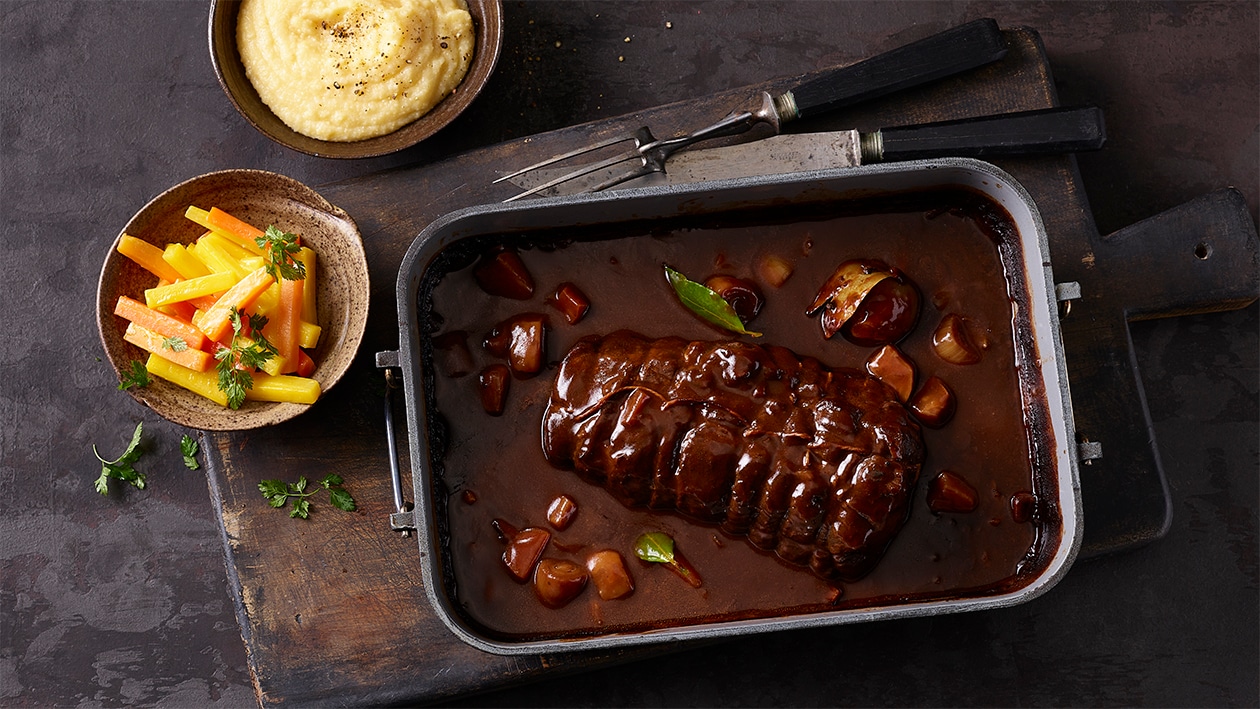 Rinderrollbraten mit Polenta und Wurzelgemüse –  