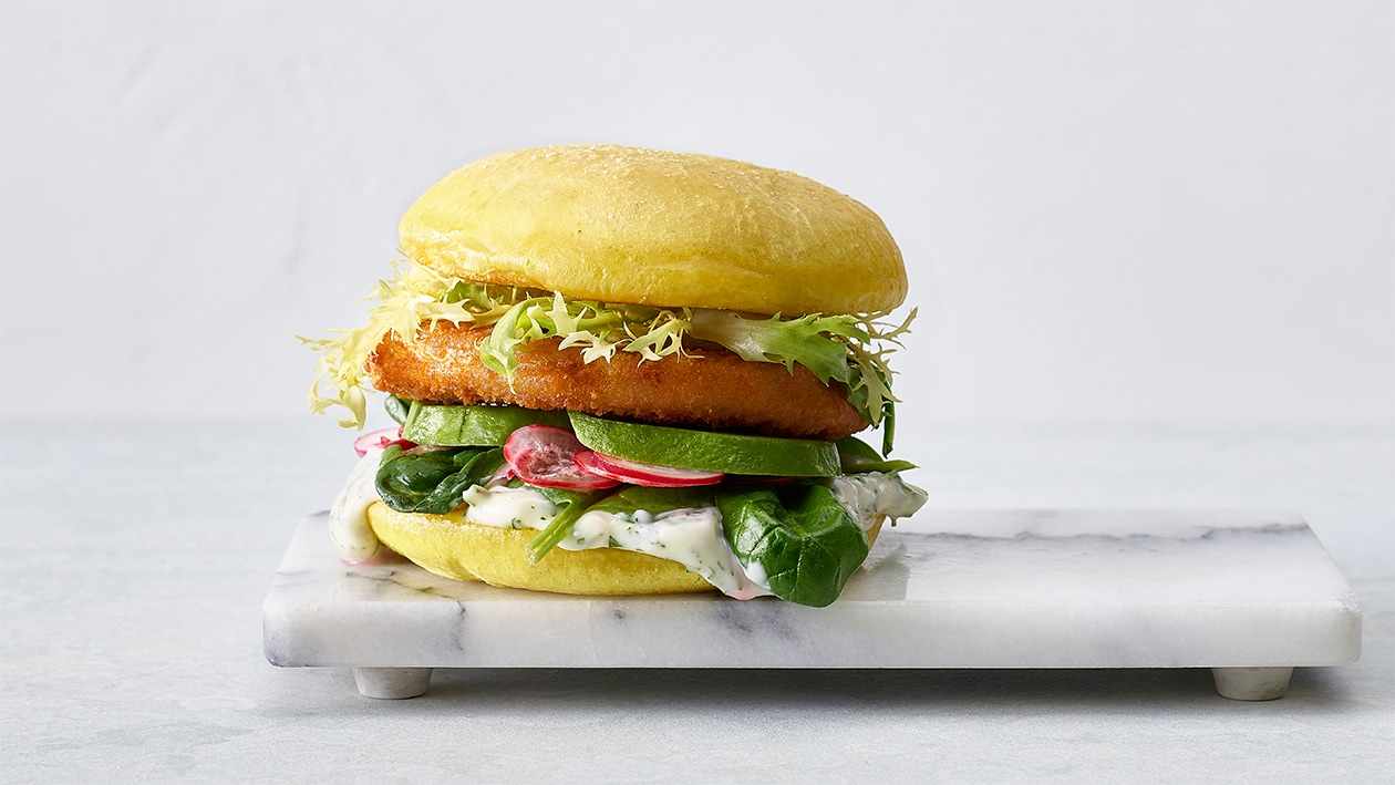 Crispy-Burger mit Spinat und veganer Wasabi-Mayonnaise –  