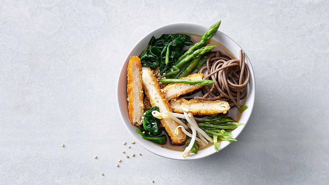 Asia Nudelsuppe mit Crispy-Streifen und Spinat – Asia Nudelsuppe mit Crispy-Streifen und Spinat –