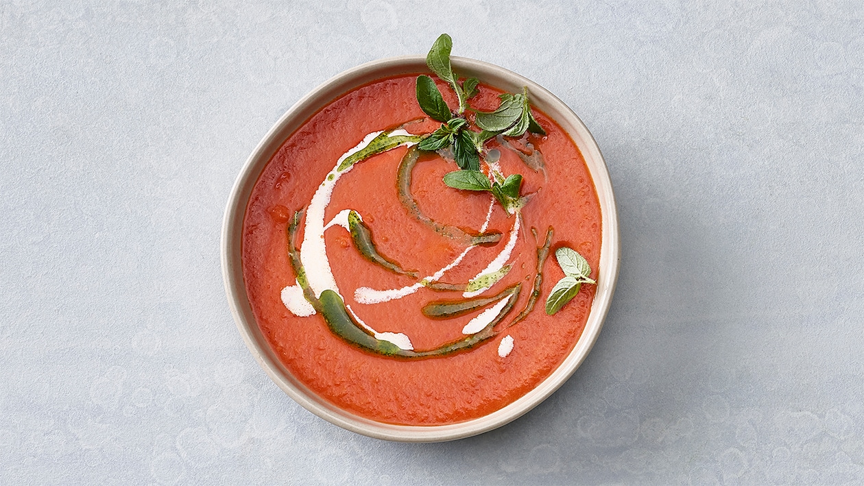 Tomatensuppe mit Basilikumöl –  