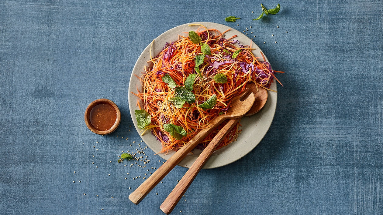 Karotten-Rotkohlsalat mit Sesam-Soja-Vinaigrette –  