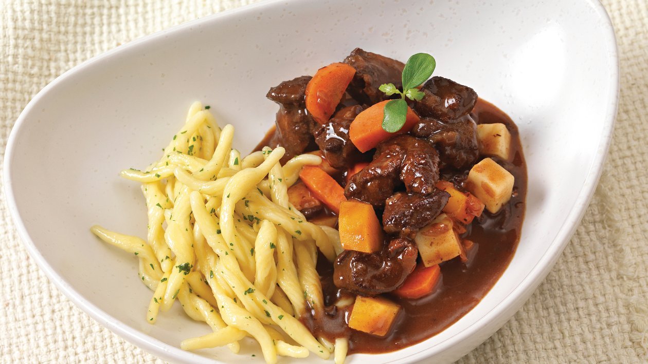 Hasenragout mit frischen Kräutern und feiner Sauce