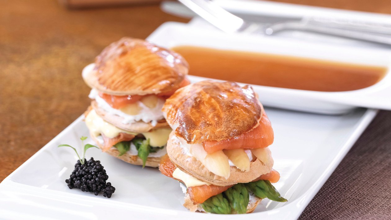 Mille-feuille vom Spargel mit Ziegenkäse und Räucherlachs – Mille-feuille vom Spargel mit Ziegenkäse und Räucherlachs –