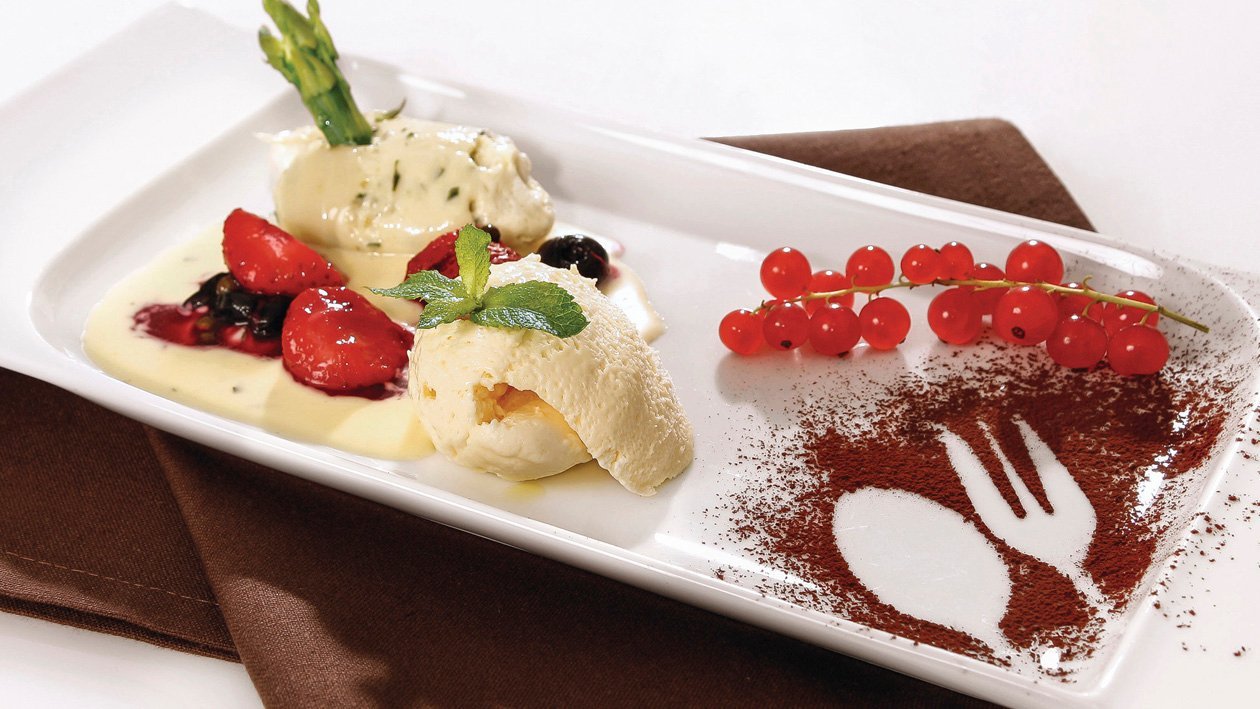 Vanillemousse vom grünen und weißen Spargel mit Vanille-Basilikumsauce – Vanillemousse vom grünen und weißen Spargel mit Vanille-Basilikumsauce –
