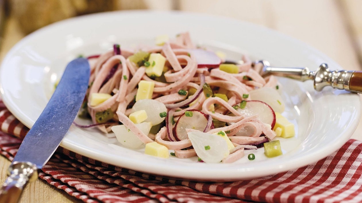 Wurst-Käse-Salat mit French Dressing