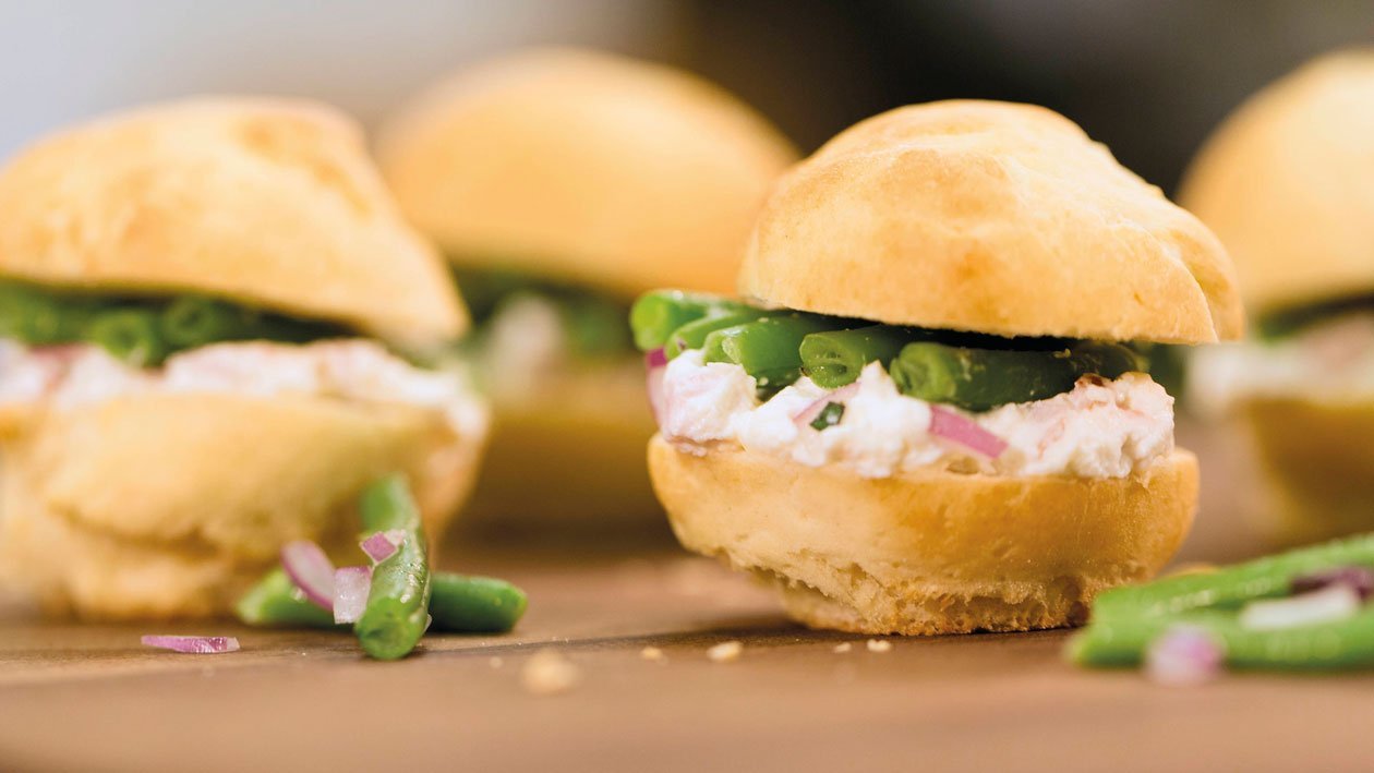 Fingerfood Kartoffelbrötchen mit Kasseler Creme und marinierten Bohnen –  