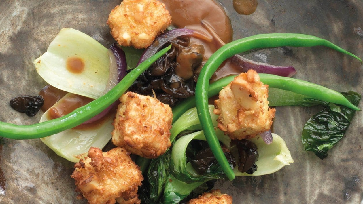 Asiatische Gemüsepfanne mit knusprigem Tofu –  