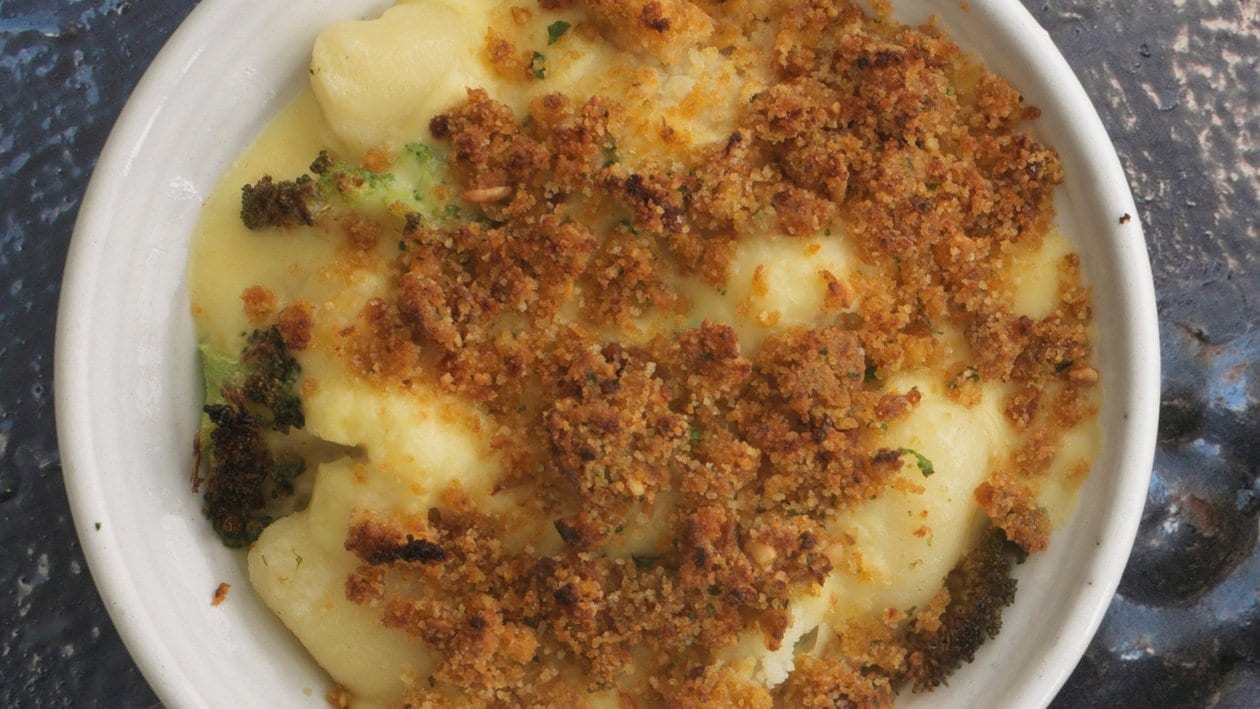 Gnocchis mit Blumenkohl und geräucherter Tofu-Brotkruste