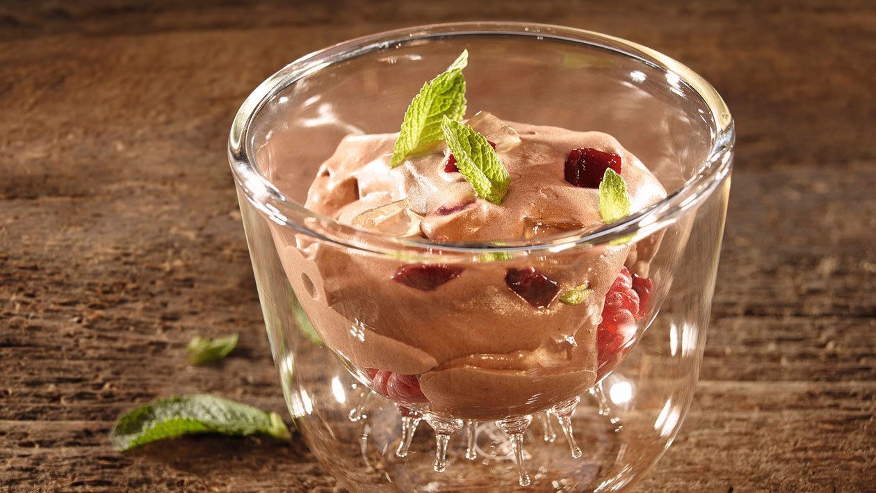 Mousse au Chocolate mit Himbeeren