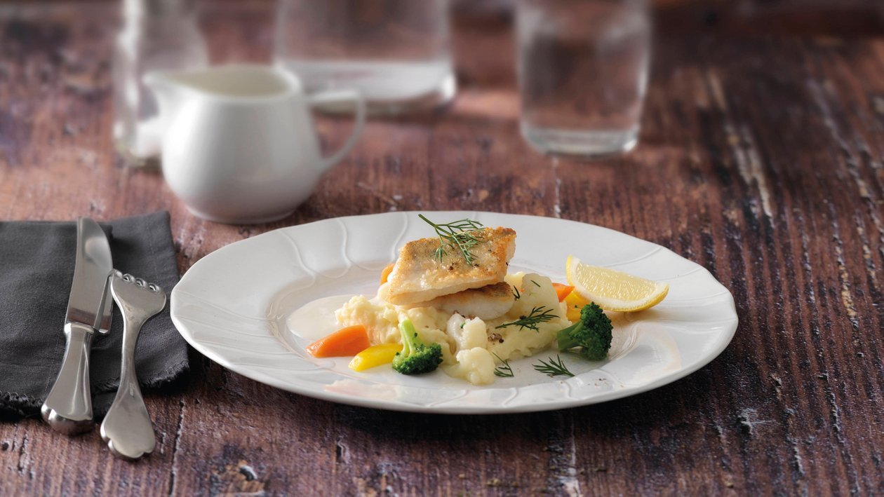 Sautiertes Zanderfilet mit Zitronen-Sauce, Kartoffel-Blumenkohl-Püree und Gemüse –  