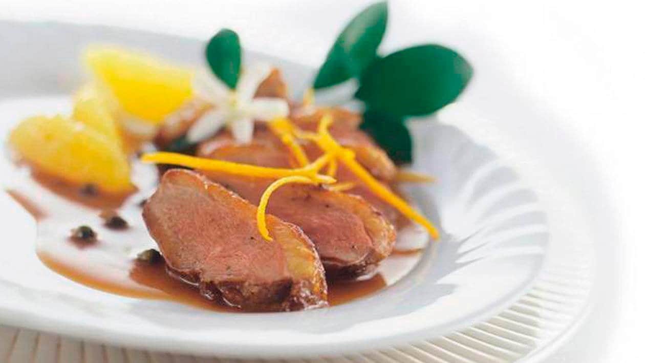 Gebratene Entenbrust an Orangensauce mit grünem Pfeffer