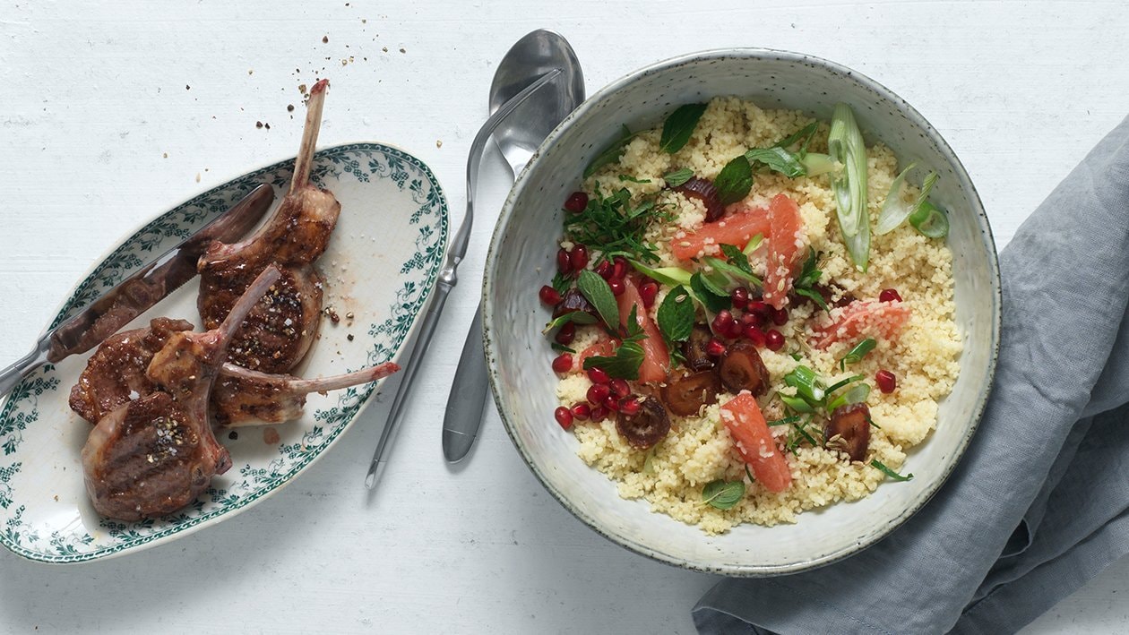 Couscous-Salat mit grillierten Lamm-Koteletts –  