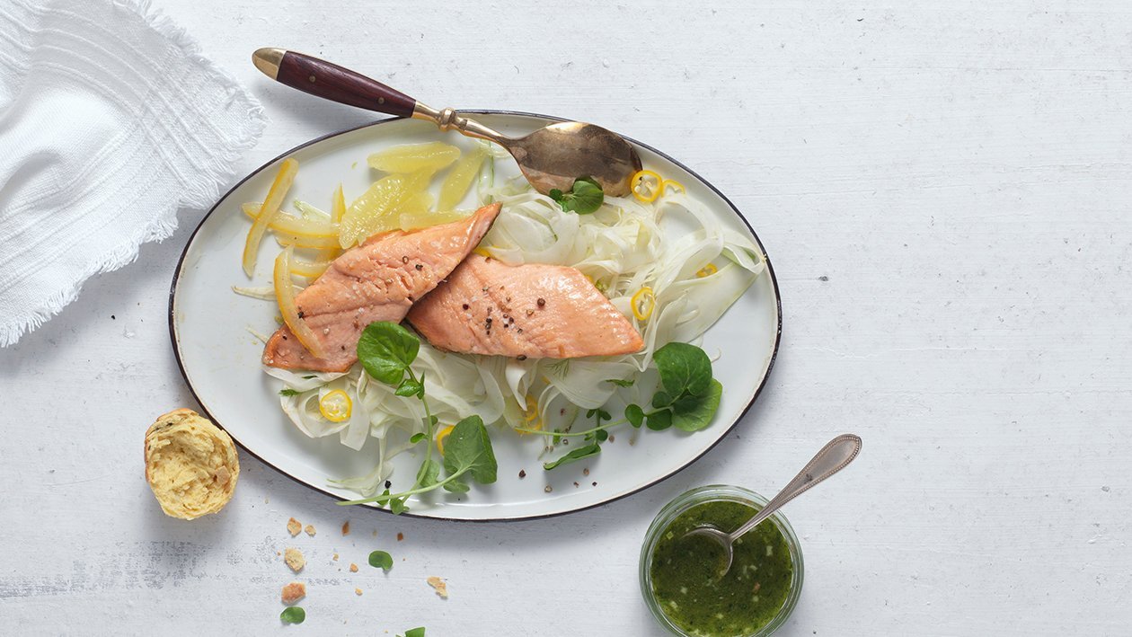 Fenchel-Zitronen-Salat mit Lachsforelle – Fenchel-Zitronen-Salat mit Lachsforelle –