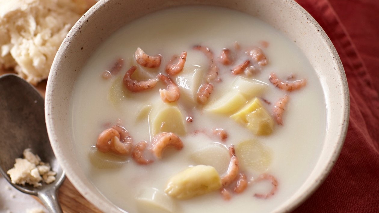 Eine Spargel Cremesuppe mit Norwegen - Räucherlachs