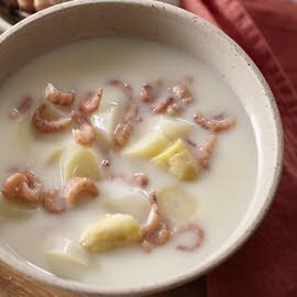 Spargel Cremesuppe Norwegen - Räucherlachs Spargel Cremesuppe Norwegen - Räucherlachs