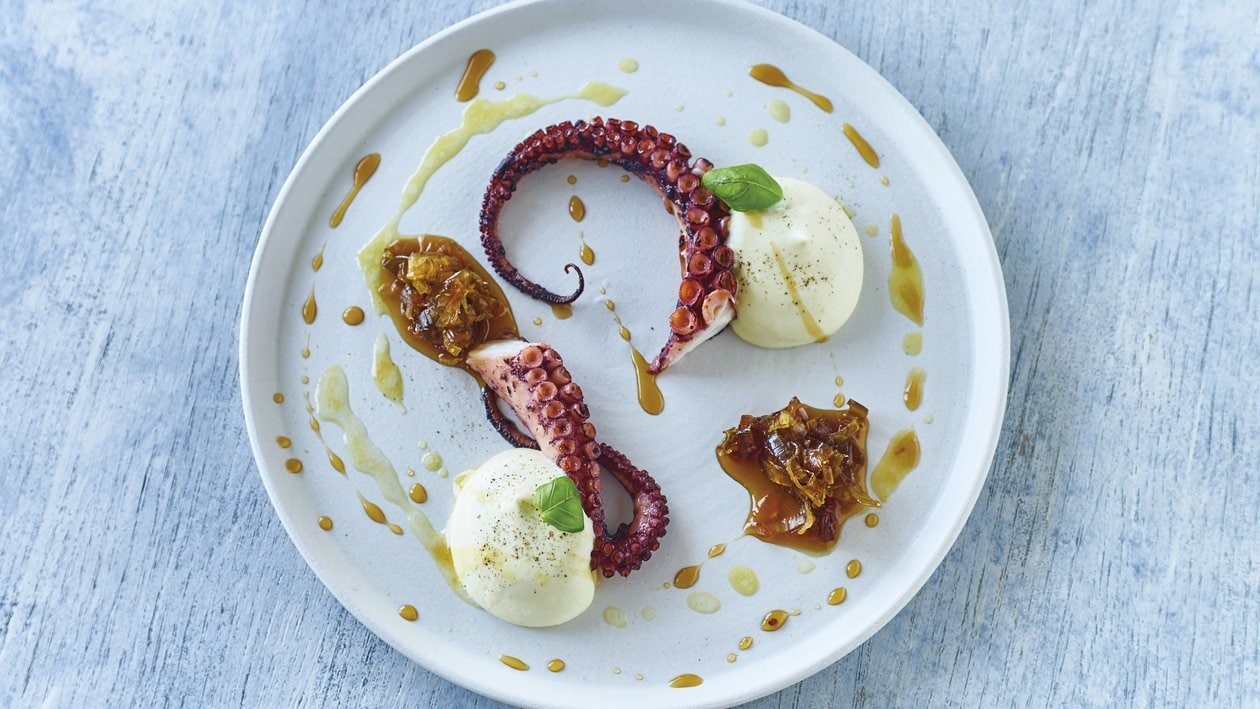 Gegrillter Oktopus mit geräucherten Rosmarinkartoffeln und Lauch-Chutney –  