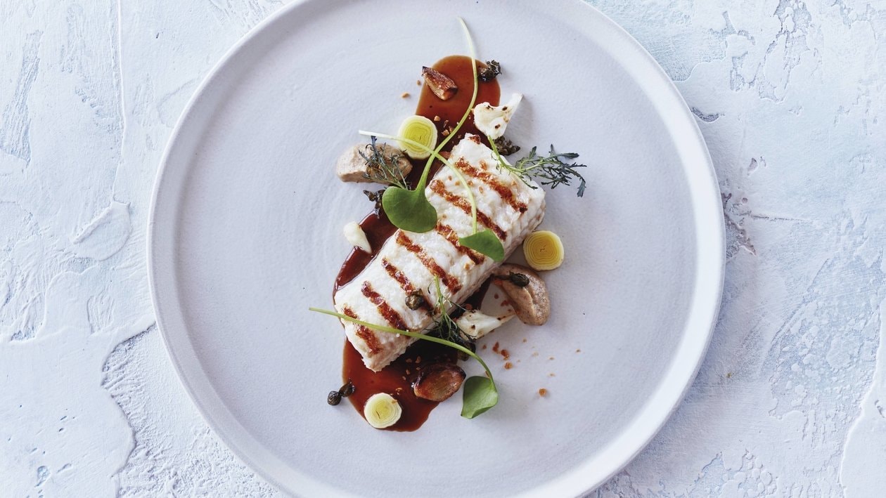 Gegrilltes Seezungenfilet an Blumenkohlcreme und Knoblauchsauce –  