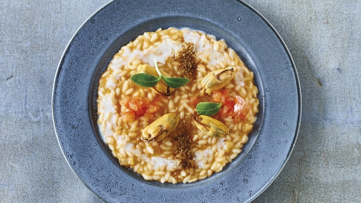 Ochsenherztomaten-Risotto mit Miesmuscheln, Zitronenconfit und Croûtons –  