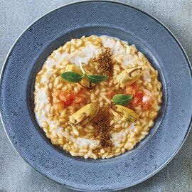 Ochsenherztomaten-Risotto mit Miesmuscheln, Zitronenconfit und Croûtons Ochsenherztomaten-Risotto mit Miesmuscheln, Zitronenconfit und Croûtons