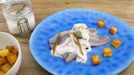 Matjes "Holsteiner Hausfrau" mit Röstkartoffel-Würfel Matjes "Holsteiner Hausfrau" mit Röstkartoffel-Würfel