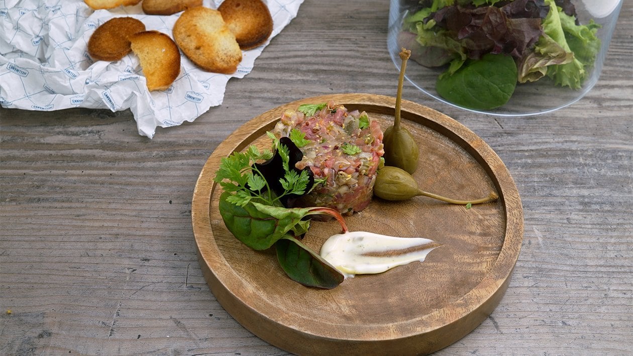 Tuna und Beef Tatar  Trüffel-Mayonnaise Brot Chips –  