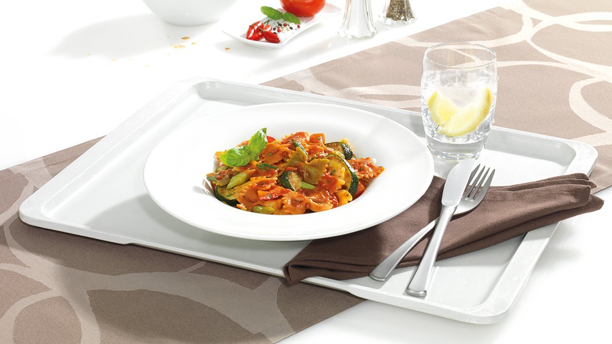 Fussili und Gemüse mit scharfer Tomatensauce Fussili und Gemüse mit scharfer Tomatensauce