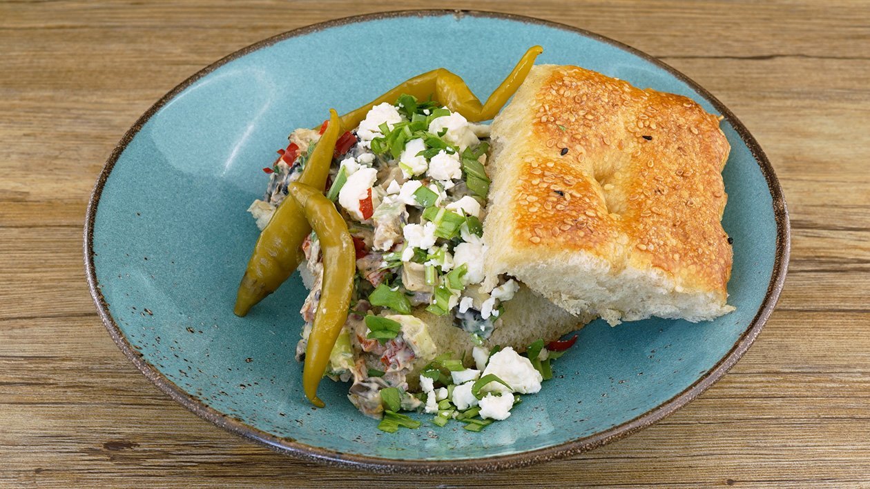 Fladenbrot, gefüllt mit mediterranem Gemüse-Sandwich.