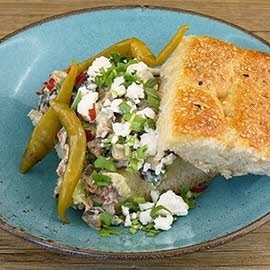 Fladenbrot, gefüllt mit mediterranem Gemüse Fladenbrot, gefüllt mit mediterranem Gemüse