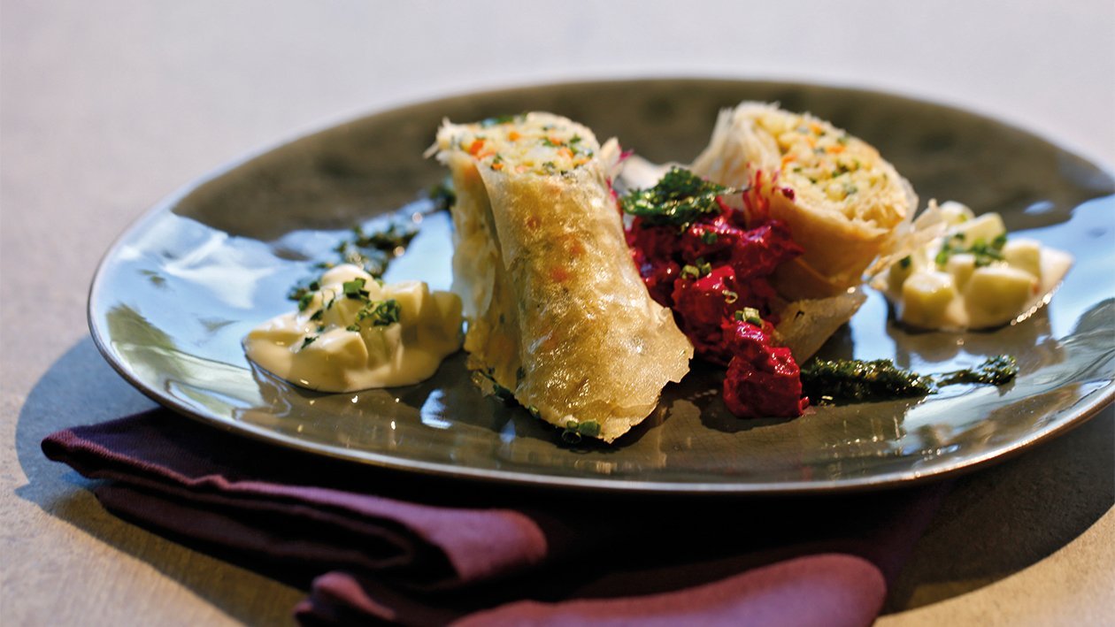 Gemüsestrudel mit Kohlrabi-Gemüse und Rote-Bete-Salat