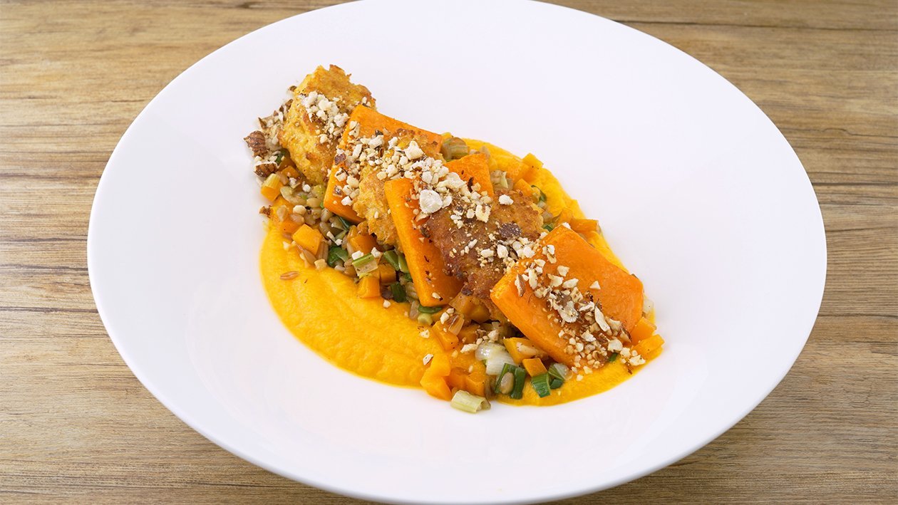 Glasierte Süßkartoffel, mit gebratenem Mais, Grünkern und gerösten Haselnüssen – Glasierte Süßkartoffel, mit gebratenem Mais, Grünkern und gerösten Haselnüssen –
