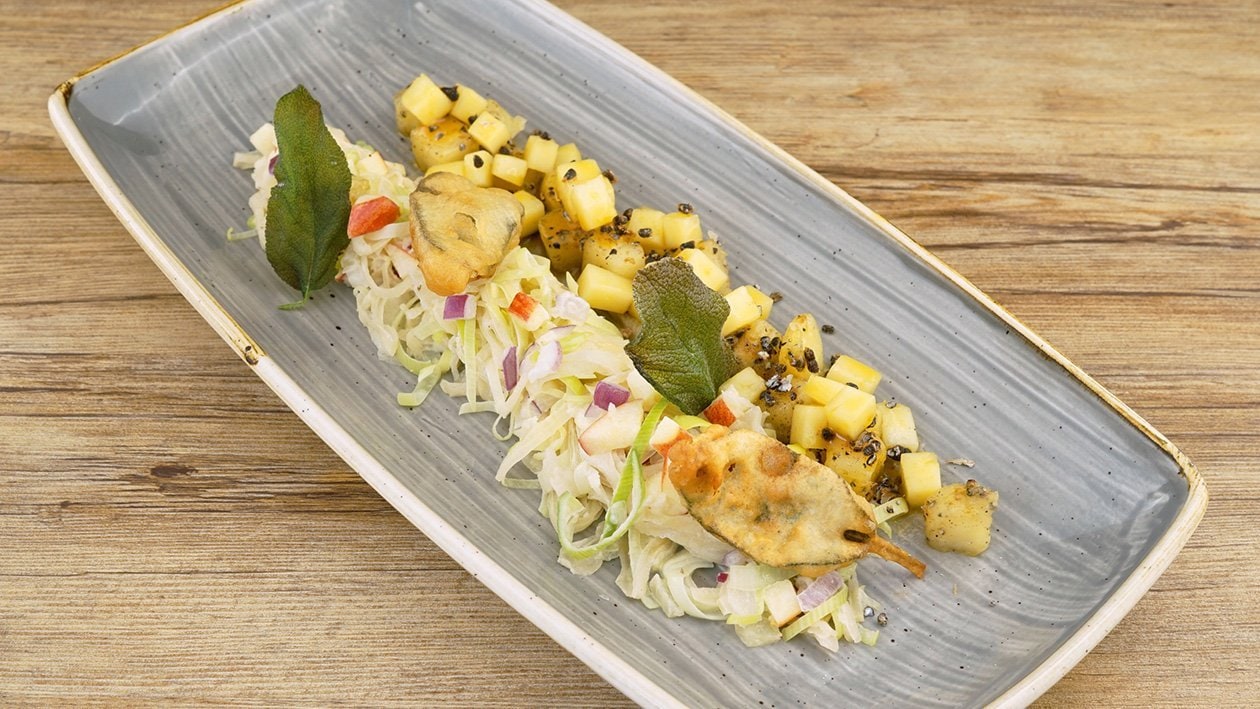Krautsalat mit gebackenem Ziegenkäse und Salbei – Krautsalat mit gebackenem Ziegenkäse und Salbei –