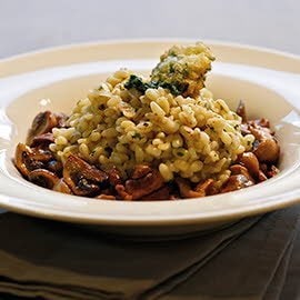 Perlgraupen-Risotto auf gebratenen Champignons