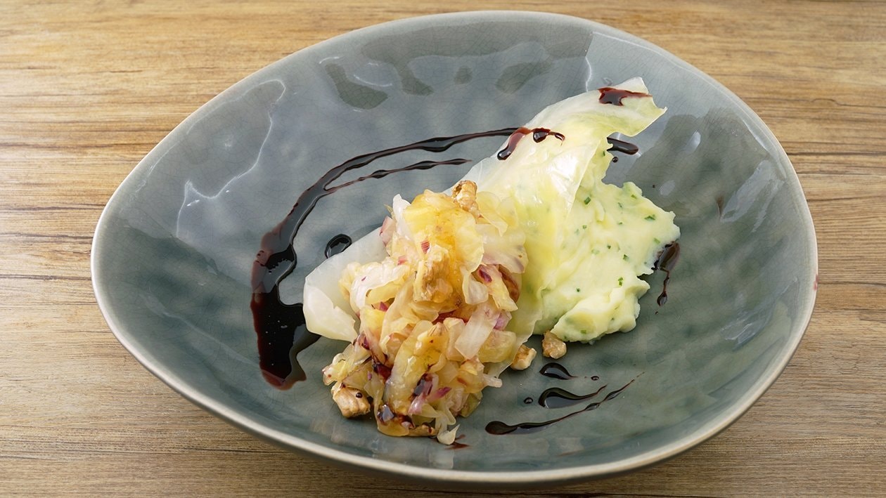 Weißkraut mit Tonic auf Schnittlauch-Püree – Weißkraut mit Tonic auf Schnittlauch-Püree –