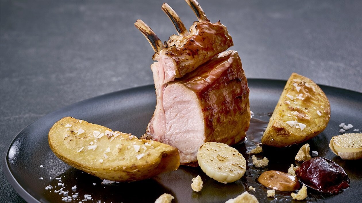 Spanferkel mit Pflaumen – Spanferkel mit Pflaumen –
