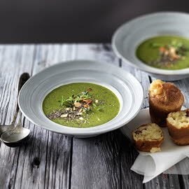 Grüne Suppe mit gesalzenem Muffin Grüne Suppe mit gesalzenem Muffin