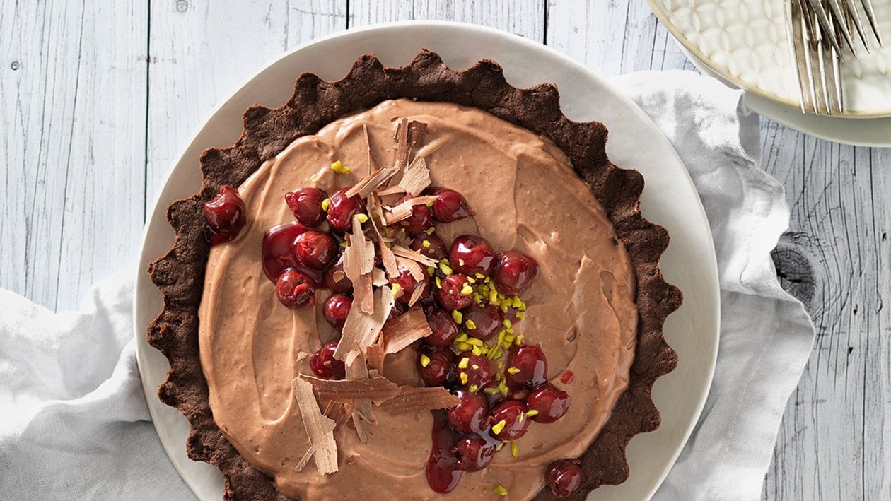 Schokoladen-Tarte mit eingemachten Kirschen –  