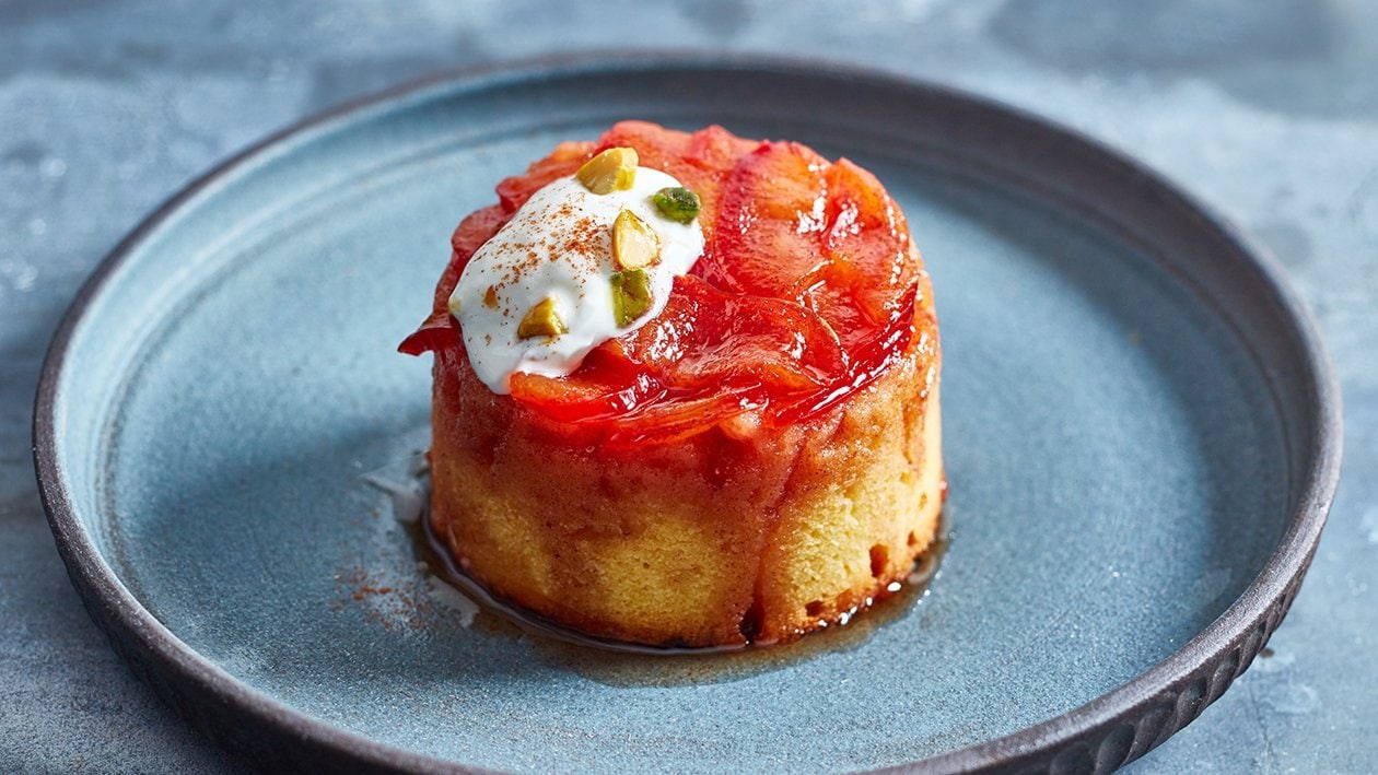 Polenta Kuchen Upside down mit Karamelisierten Pflaumen