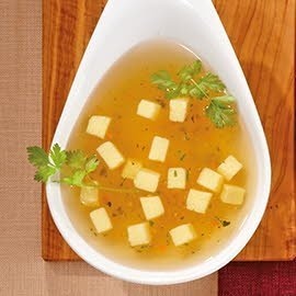 Klare Brühe mit Eierstich