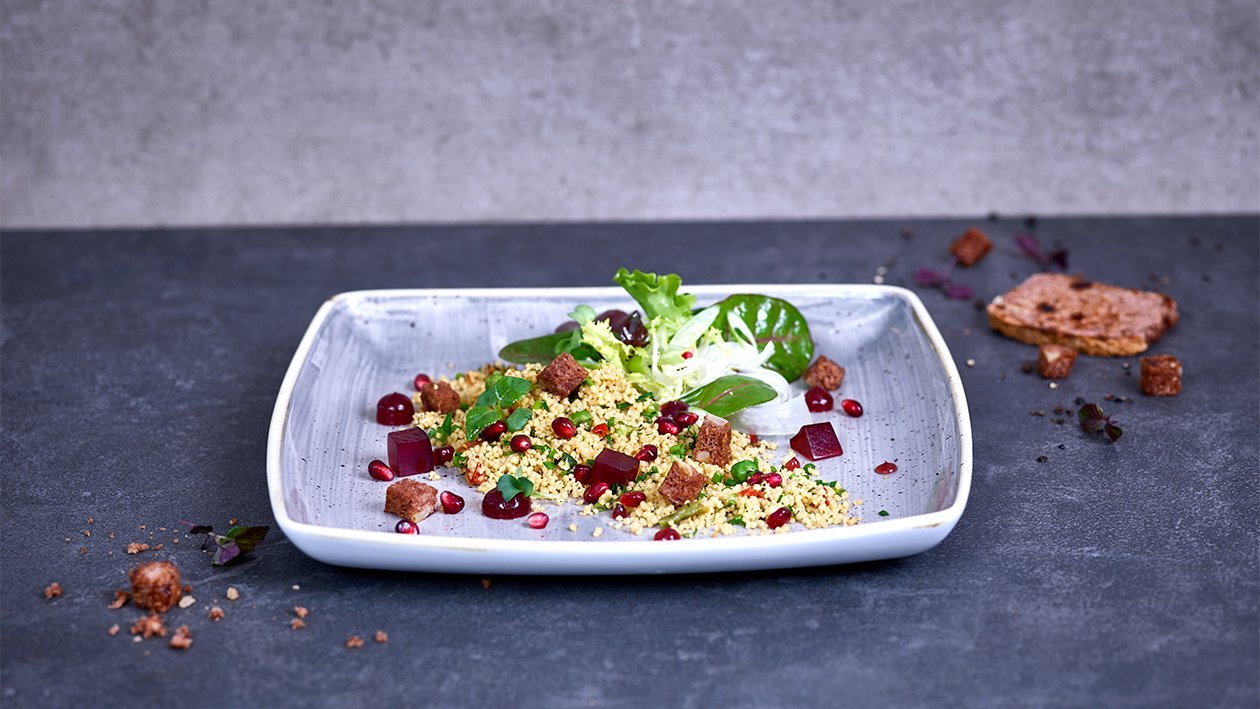 Taboulé mit Granatapfel Kräutersalat und geröstetes Apfelbrot –  