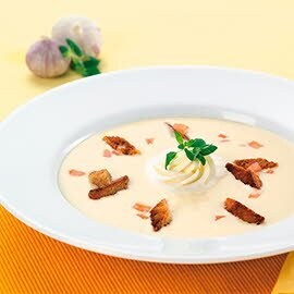 Knoblauchcremesuppe mit Brotcroutons Knoblauchcremesuppe mit Brotcroutons