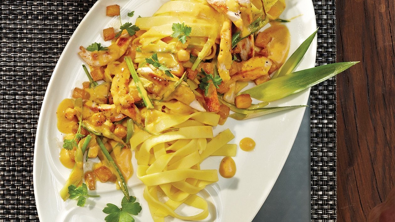 Feine Tagliatelle mit Pouletbrust und Curry-Ananas –  