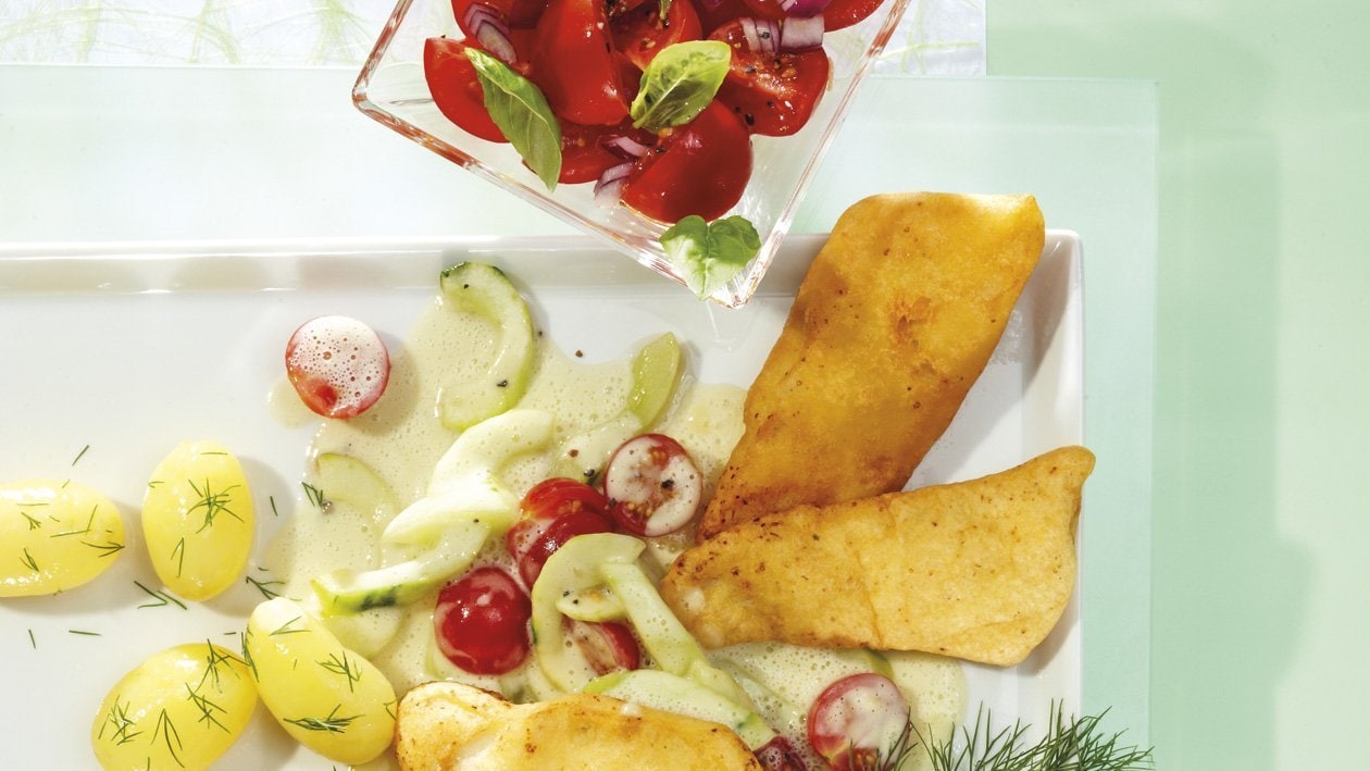 Gebackener Kabeljau mit Schmorgurken, Dillkartoffeln und Tomatensalat – Gebackener Kabeljau mit Schmorgurken, Dillkartoffeln und Tomatensalat –