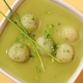 Gemüsesuppe mit kleinen Kartoffel-Kräuter-Bällchen Gemüsesuppe mit kleinen Kartoffel-Kräuter-Bällchen